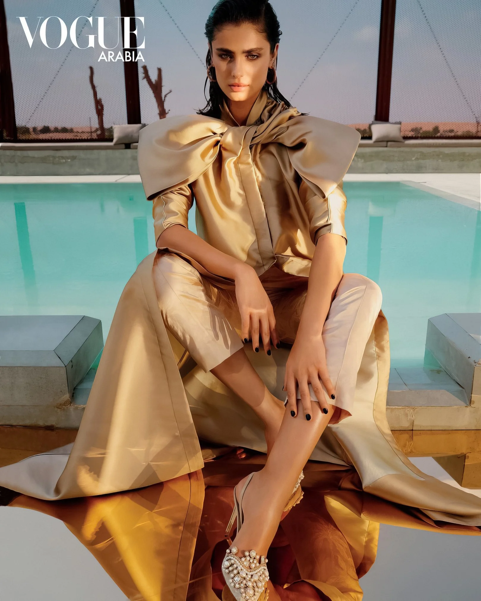 女性情報誌 Vogue Arabia Magazine December 2021 Taylor Hill in Vogue Arabia's Honoring UAE's Golden Jubilee